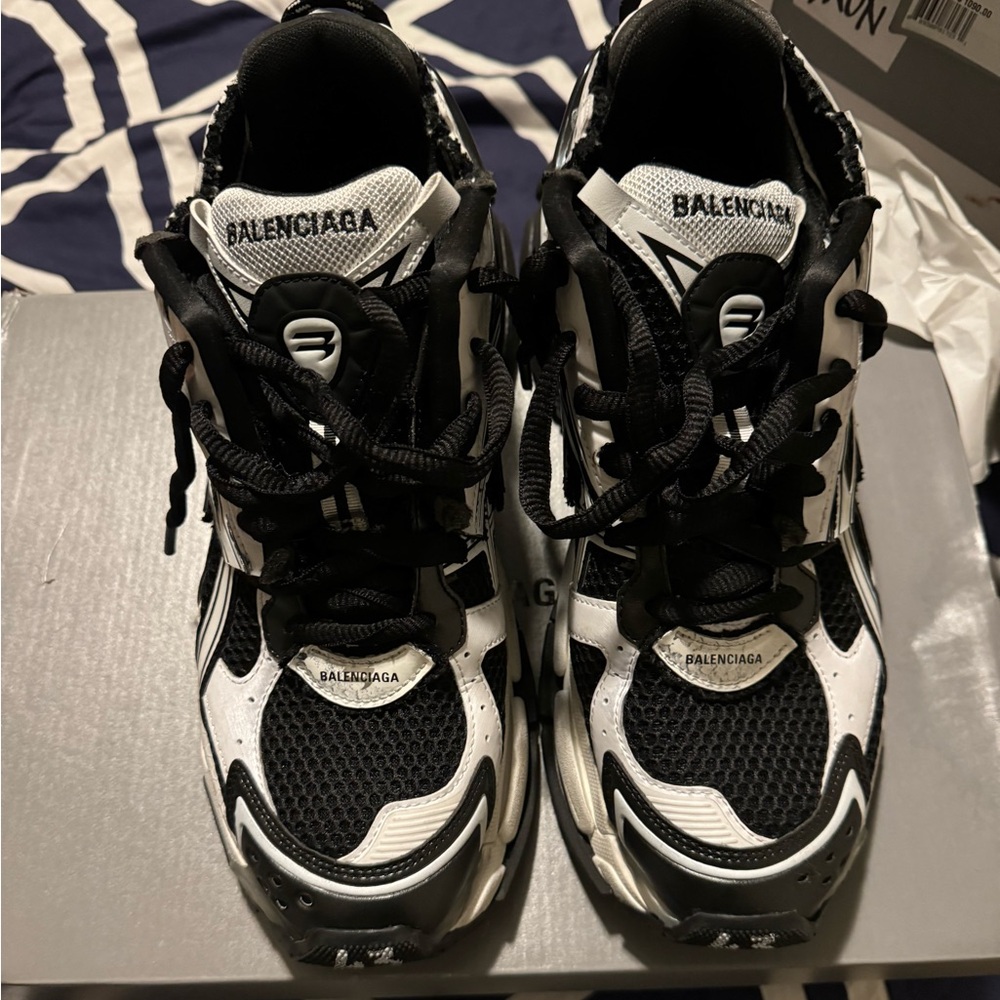 Balenciaga’s black/white